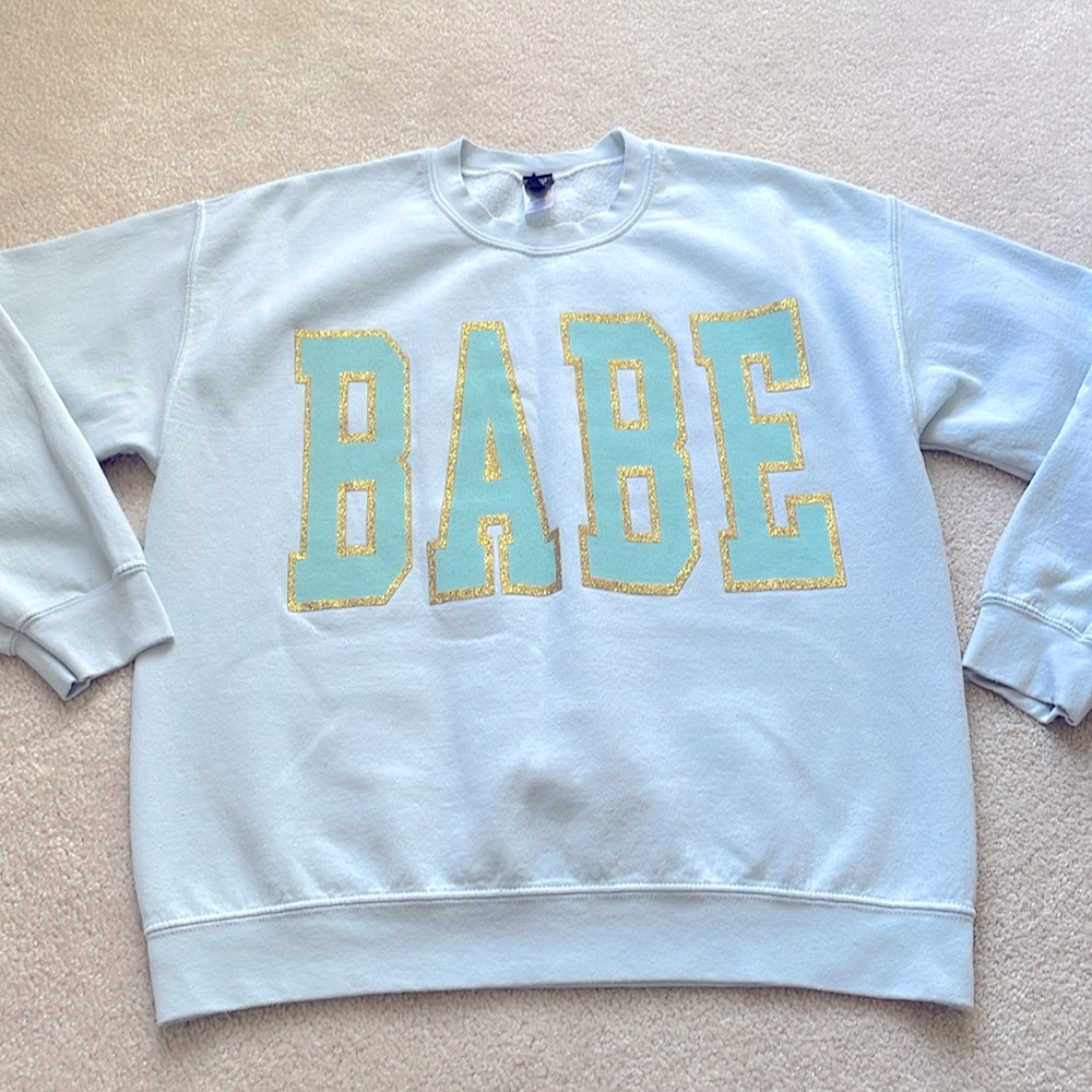 “Babe” sweatshirt - fits oversized.